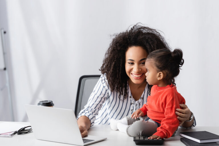 How Can Freelancers Balance Career and Parenthood?